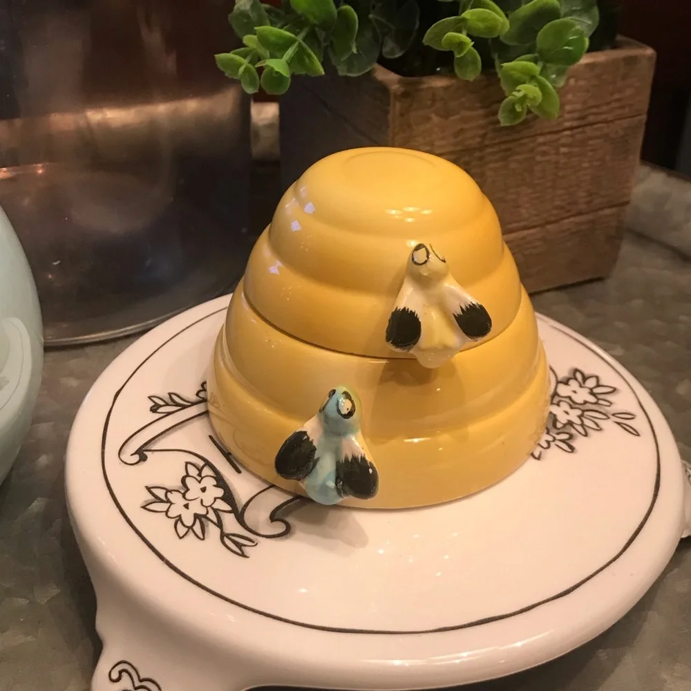 Vintage Victor Goldman Beehive Measuring Cups